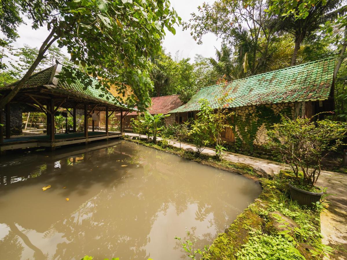 Villa Kampung Ayem Riverside Sleman  Bagian luar foto